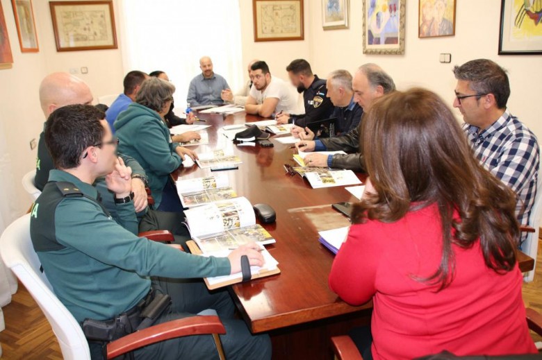 Reunión para velar por la seguridad en Semana Santa