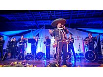 Actuación de  Jorge Torres “El Gallo de México” y sus Mariachis en la Gala de Clausura del XXIX Certamen Internacional de Tunas “Costa Cálida”.