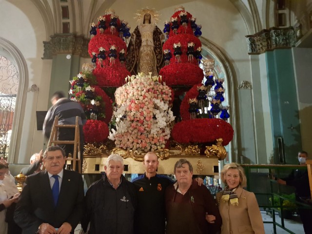 DONACION DE LA FLOR DEL TRONO DE LA STMA. VIRGEN DEL PRIMER DOLOR