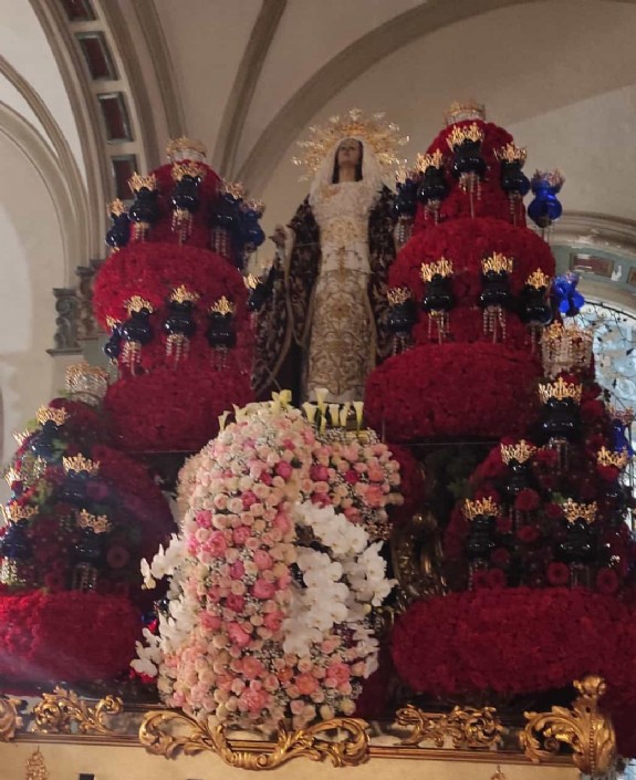 DONACION DE LA FLOR DEL TRONO DE LA STMA. VIRGEN DEL PRIMER DOLOR