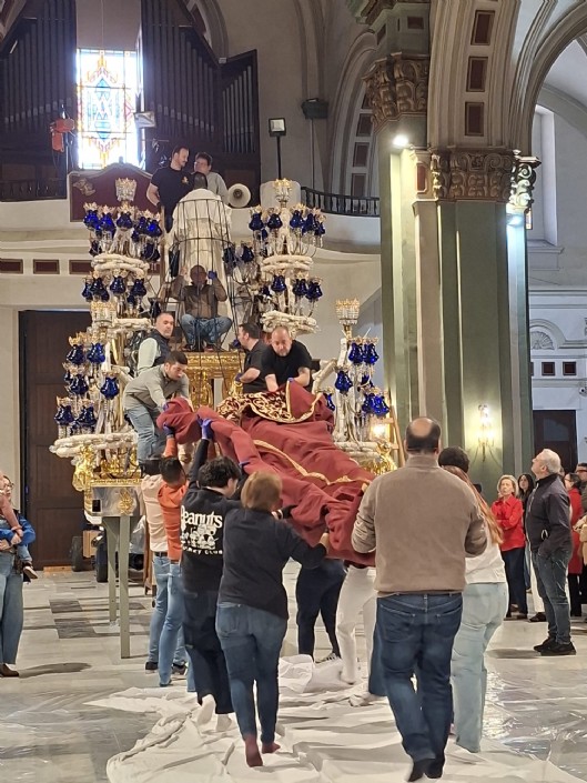 Subida del manto de la Stma. Virgen del Primer Dolor