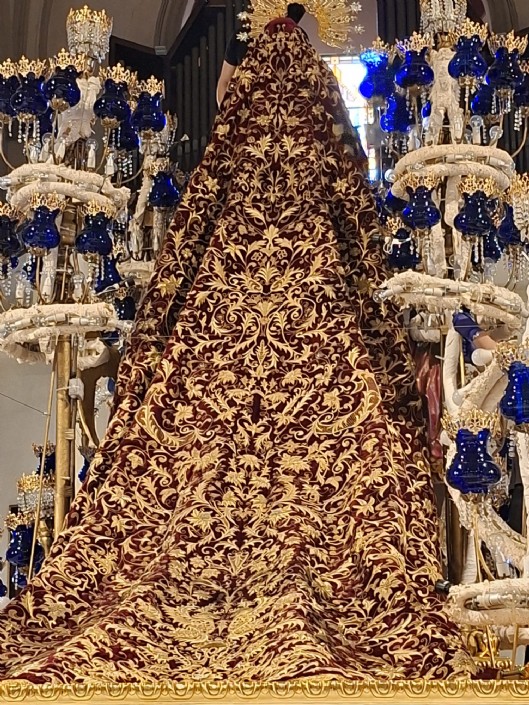 Subida del manto de la Stma. Virgen del Primer Dolor