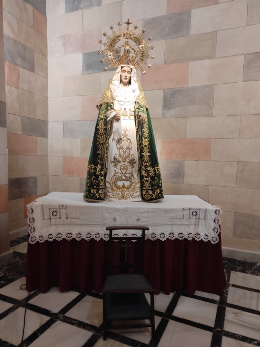 Donación de un reclinatorio-silla