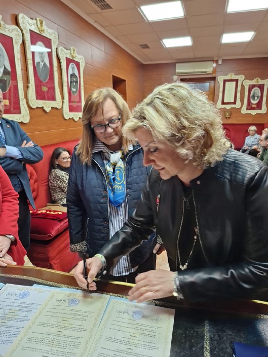 Donación de la Camarera de Ntra. Sra. de la Esperanza