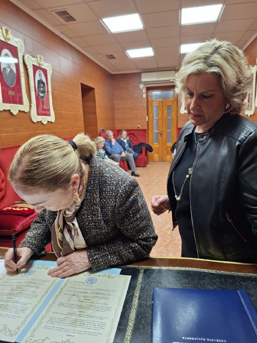 Donación de una mantilla de sobremanto