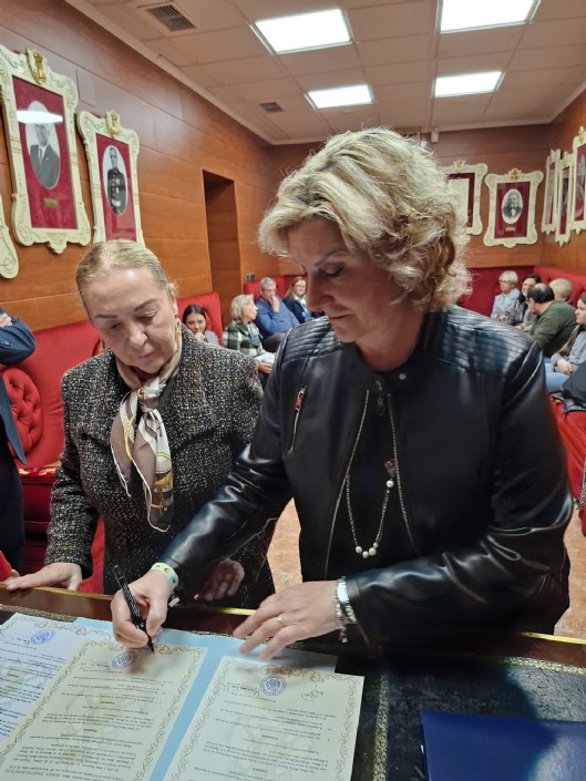 Donación de una mantilla de sobremanto