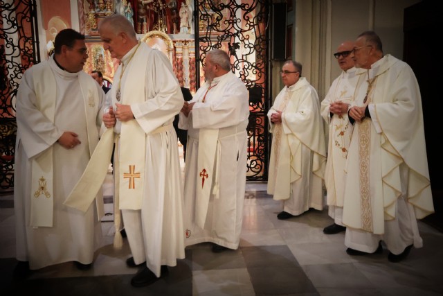 Procesión claustral en la Solemne Eucaristía por el XXV Aniversario de la Coronación Canónica