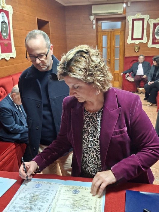 Donación de pañuelos para Ntra. Sra. de la Esperanza.