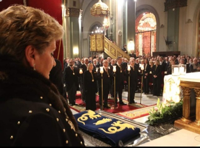 Donación y bendición de fajín a la Stma. Virgen del Primer Dolor