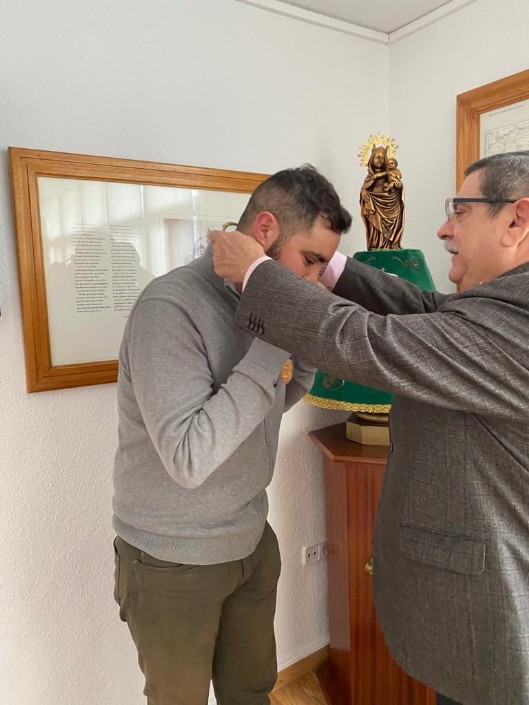 ENTREGA DEL CORDON DE MAYORDOMO AL CAPITAN DE LA V COMPAÑIA GUARDIA CIVIL