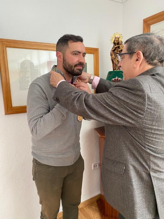 ENTREGA DEL CORDON DE MAYORDOMO AL CAPITAN DE LA V COMPAÑIA GUARDIA CIVIL