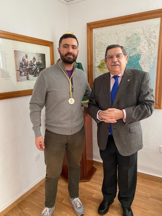 ENTREGA DEL CORDON DE MAYORDOMO AL CAPITAN DE LA V COMPAÑIA GUARDIA CIVIL