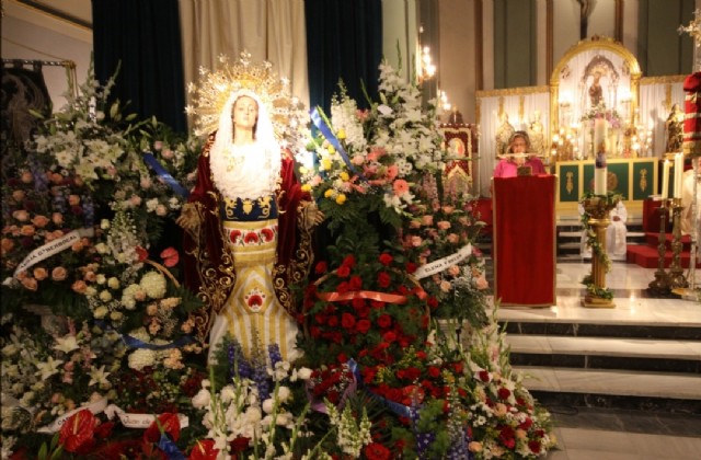 Besamano en honor a la Stma. Virgen del Primer Dolor