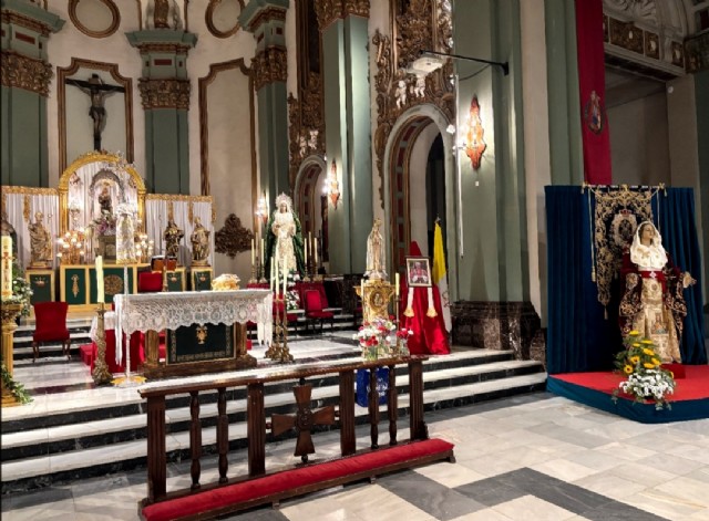 Preparativos para el Besamano de la Stma. Virgen del Primer Dolor