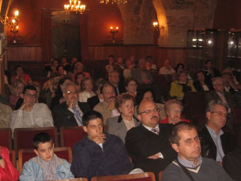 PRESENTACIÓN LIBRO BESAMANO