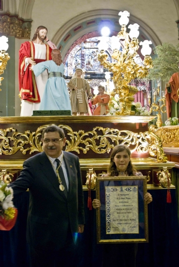 ENTREGA DEL NOMBRAMIENTO DE MADRINA DEL TERCIO INFANTIL