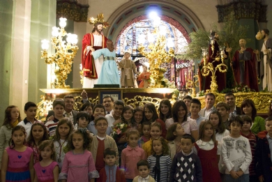 ENTREGA DEL NOMBRAMIENTO DE MADRINA DEL TERCIO INFANTIL