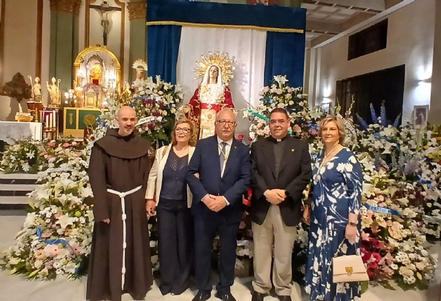Besamano en honor a la Stma. Virgen del Primer Dolor