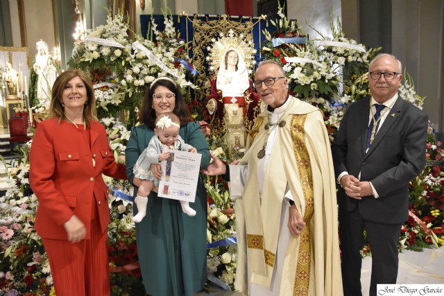 Presentación de los niños a la Stma. Virgen en el Besamano