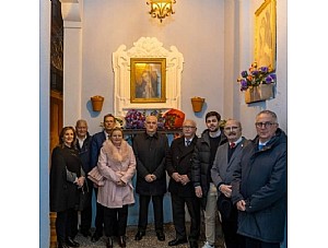 Colocación del cuadro de la Virgen de la Soledad en su callejón