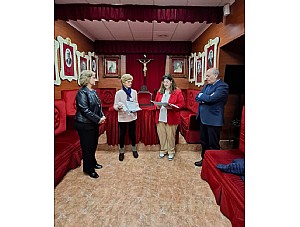 Donación de dos pañuelos