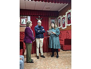 Donación de pañuelos para Ntra. Sra. de la Esperanza.