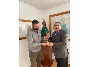 ENTREGA DEL CORDON DE MAYORDOMO AL CAPITAN DE LA V COMPAÑIA GUARDIA CIVIL