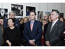 Inauguración Exposición Fotográfica con motivo del X Aniversario de la Coronación Canónica de la Stma. Virgen del Primer Dolor. - Foto 12