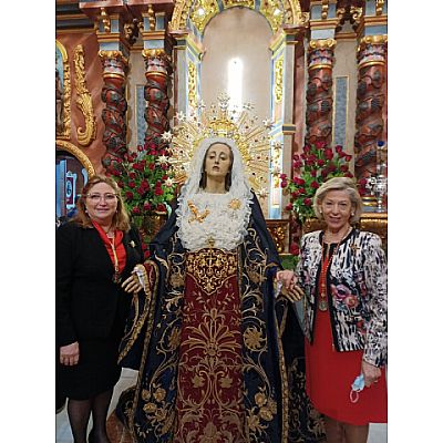 VESTIDA DE LA STMA. VIRGEN DEL PRIMER DOLOR. SUBIDA AL ALTAR MAYOR - Foto 1