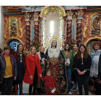 VESTIDA DE LA STMA. VIRGEN DEL PRIMER DOLOR. SUBIDA AL ALTAR MAYOR - Foto 3